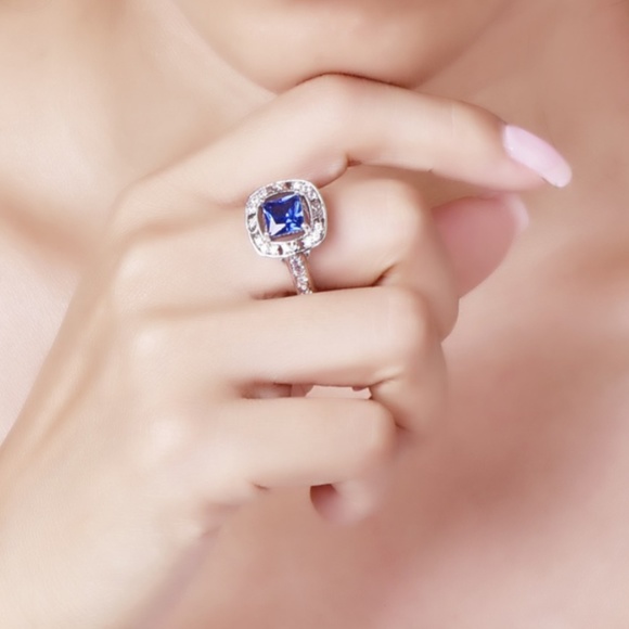 Princess Cut Tanzanite Gemstone Elegant Party Ring - Picture 5 of 5